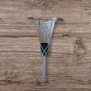 Macrame plant hanger
